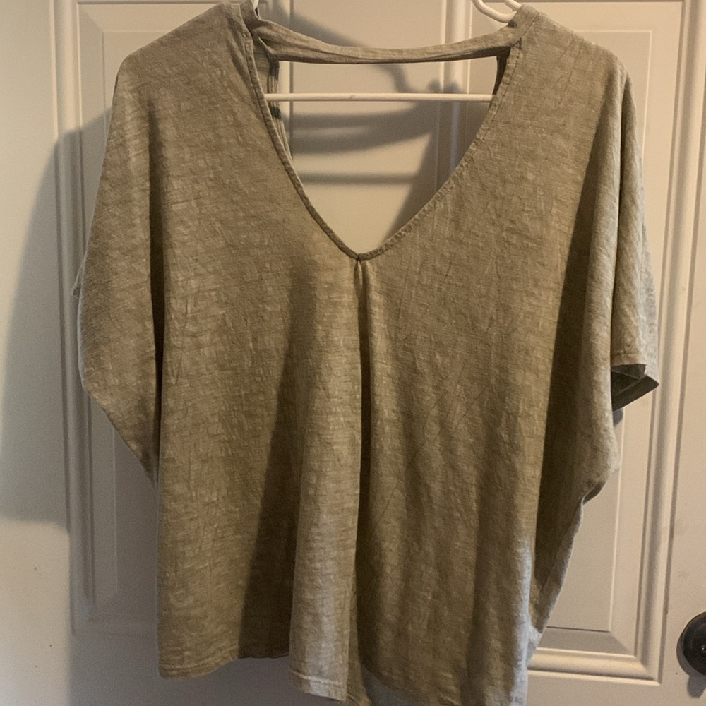 ❤️❤️Luna Chix *Super chic 👐 Gray Women's butterfly top 🦋  size medium